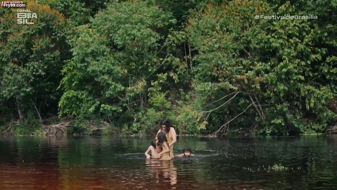 Emanuelle Arajo – longe do paraiso