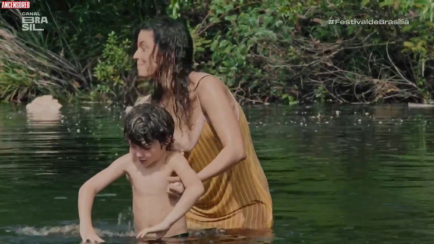 Emanuelle Arajo – longe do paraiso