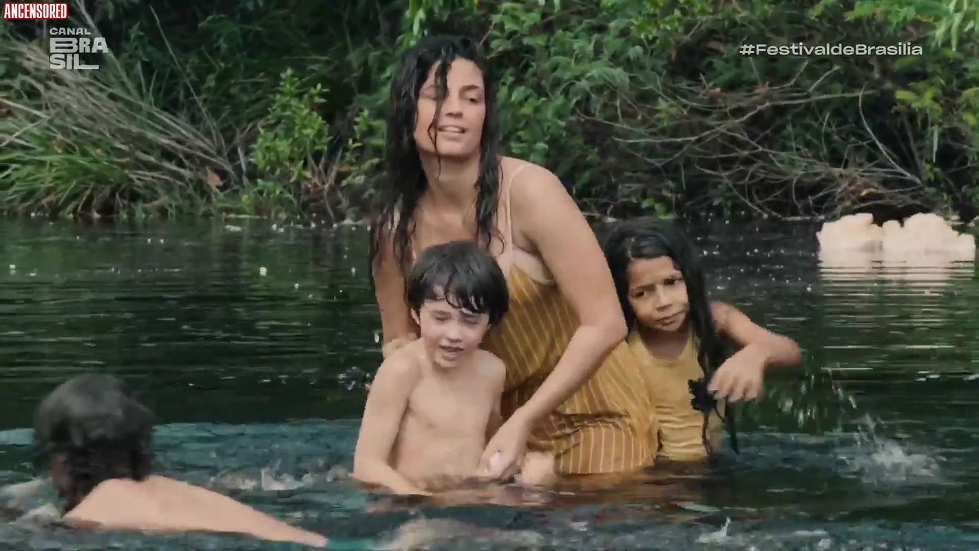 Emanuelle Arajo – longe do paraiso