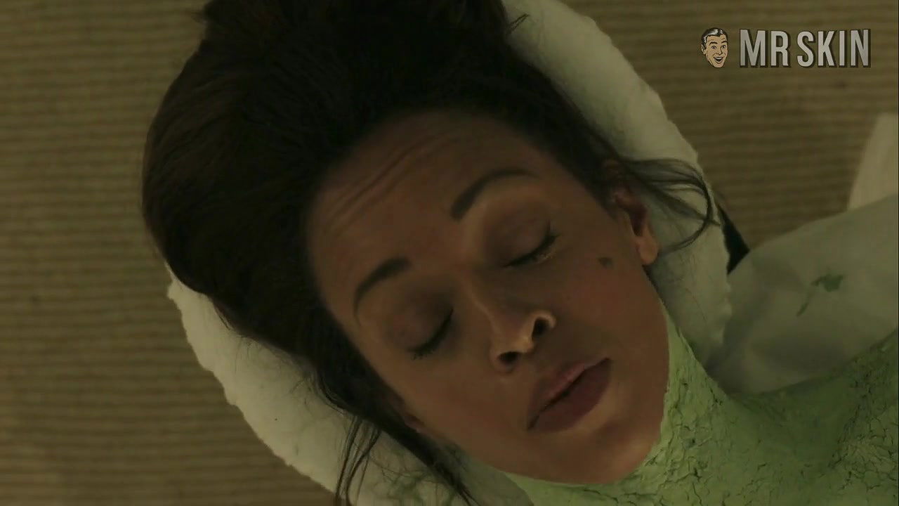 Emayatzy E Corinealdi – Hand of God