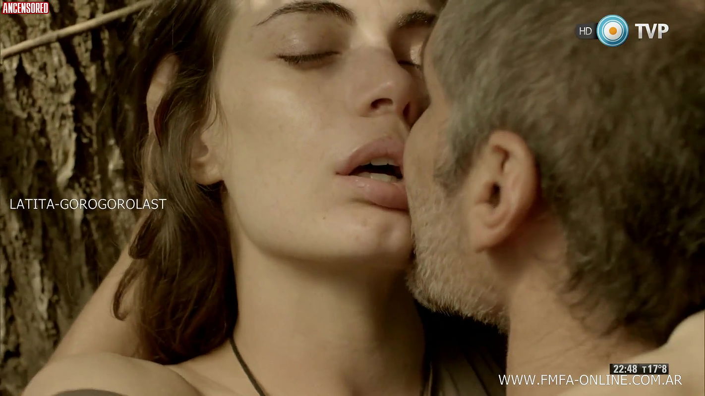 Emilia Attias – cromo