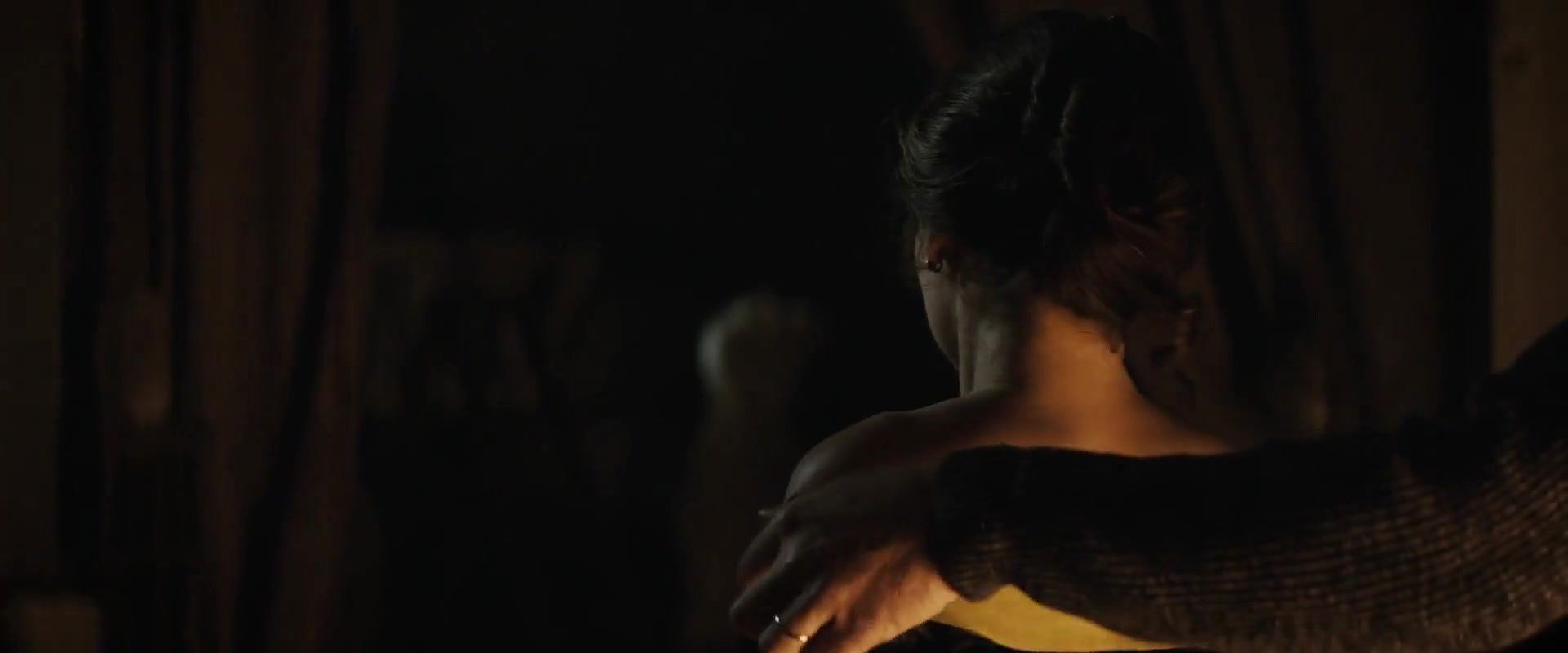 Emilia Clarke – voice from the stone