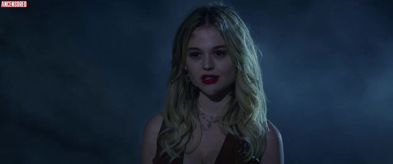 emily alyn lind – the babysitter killer queen