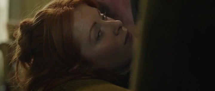 Emily Beecham – daphne