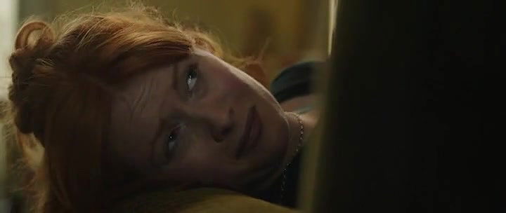 Emily Beecham – daphne