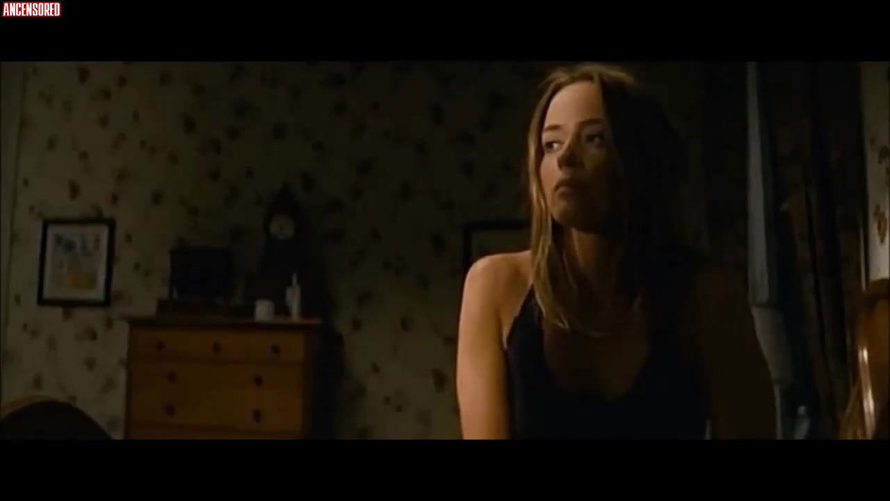 Emily Blunt – Looper