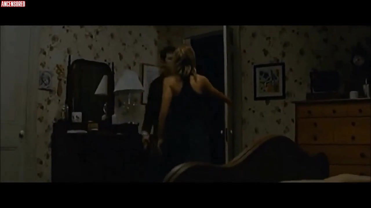 Emily Blunt – Looper