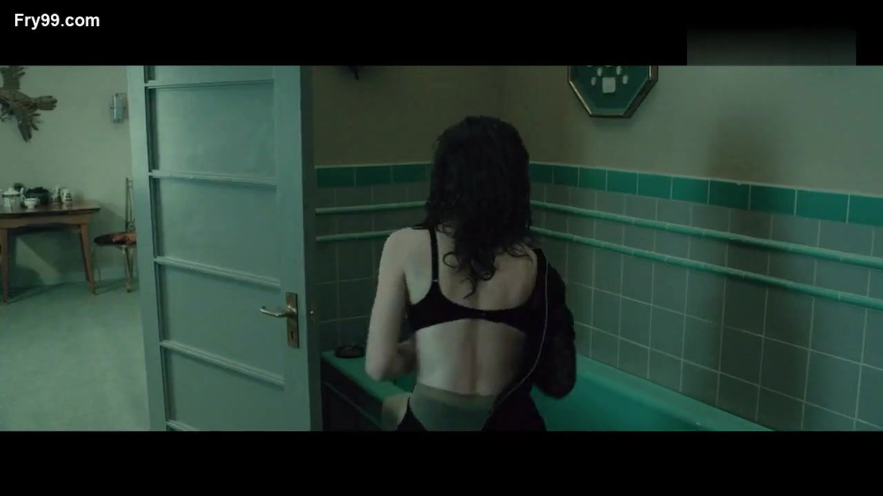 Emily Browning – legend 2