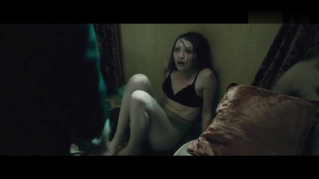 Emily Browning – legend 2