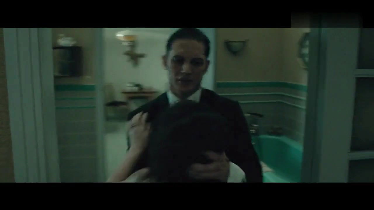 Emily Browning – legend 2