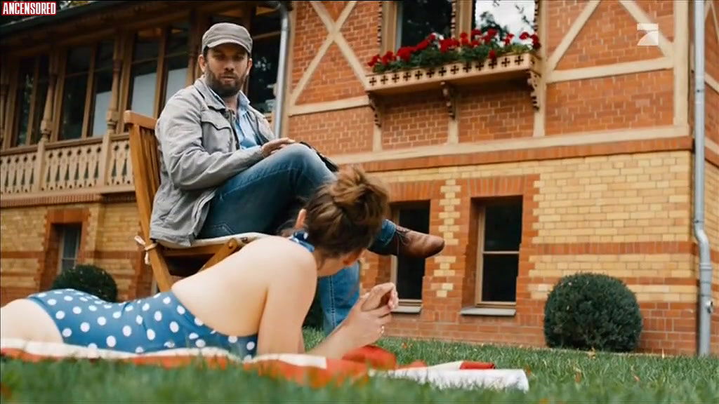 Emily Cox – jerks 2