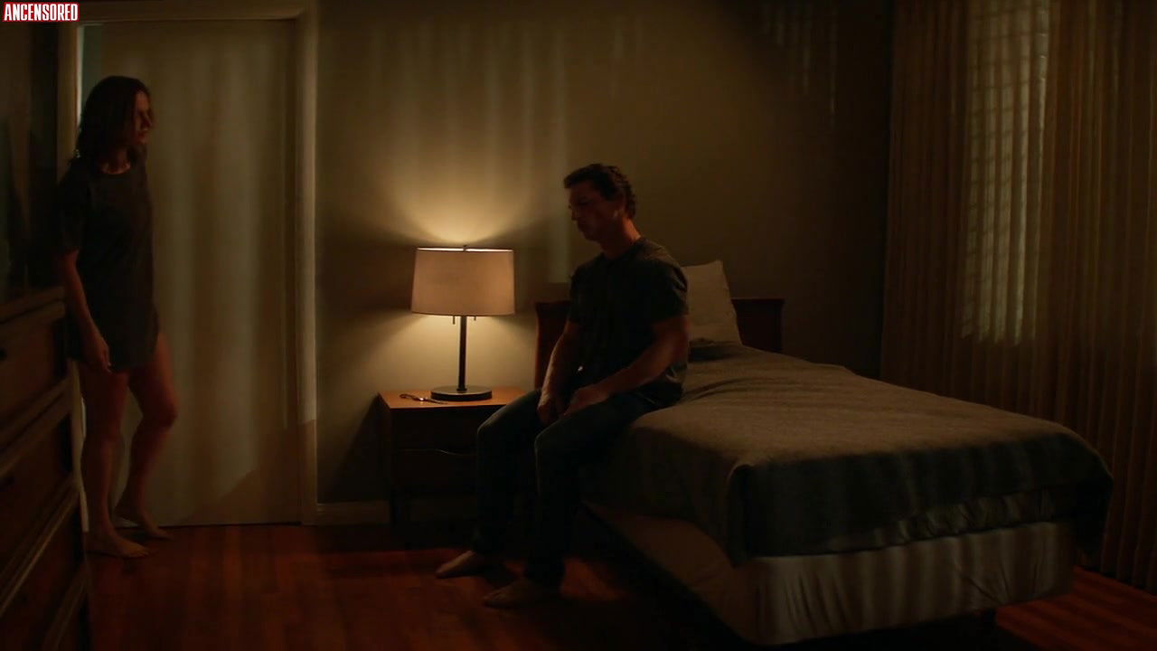 Emily Deschanel – Animal Kingdom