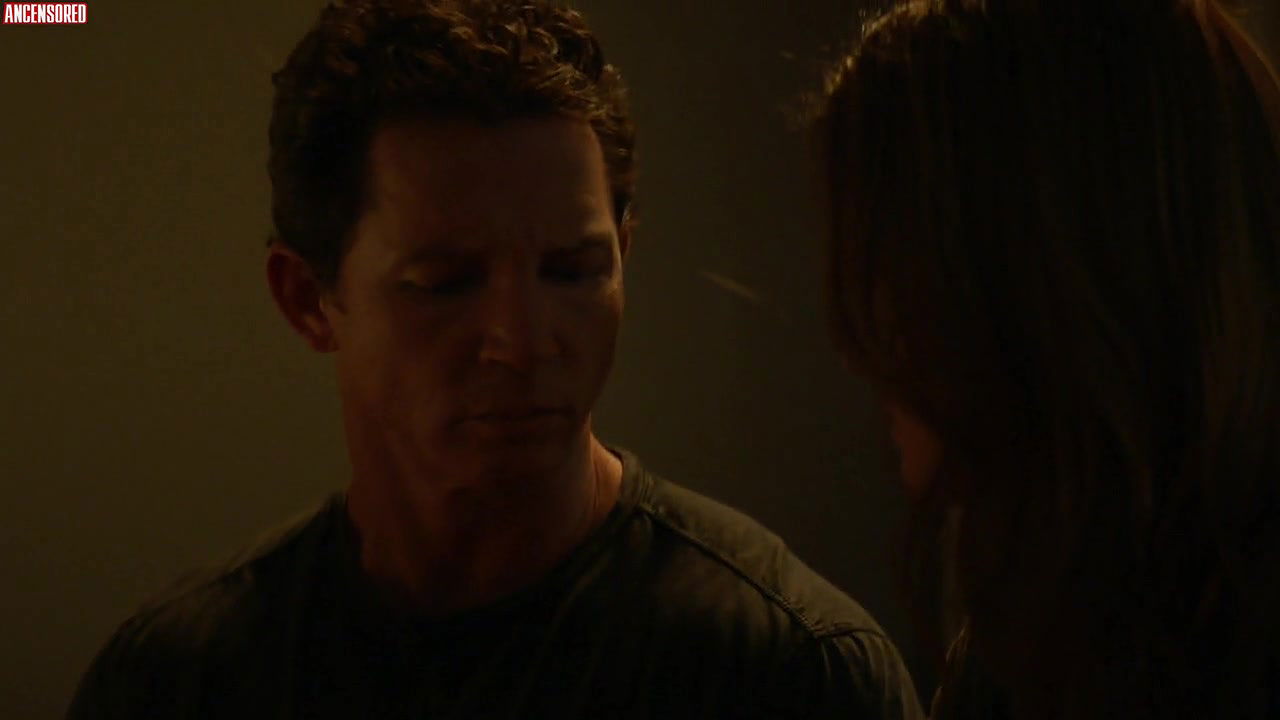 Emily Deschanel – Animal Kingdom