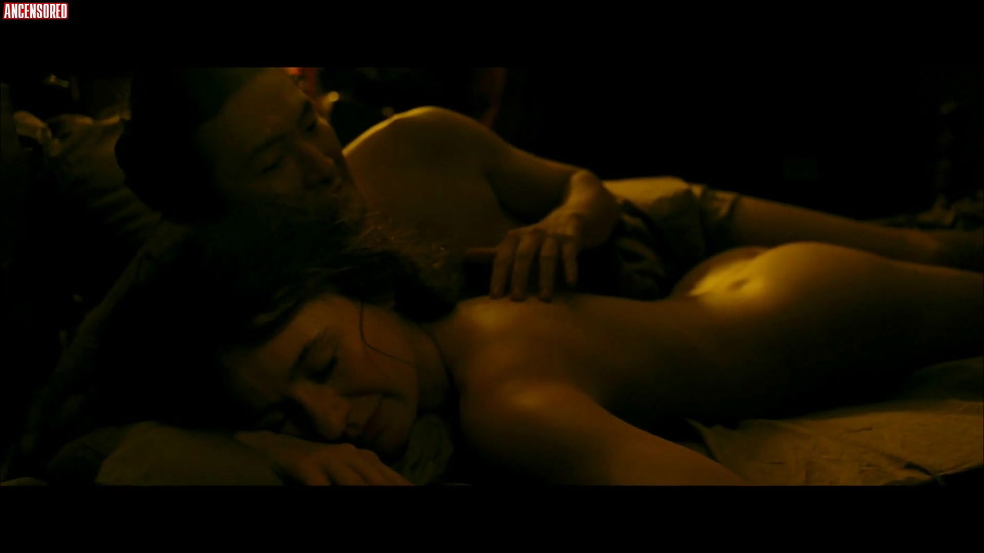 Emily Mortimer – leonie