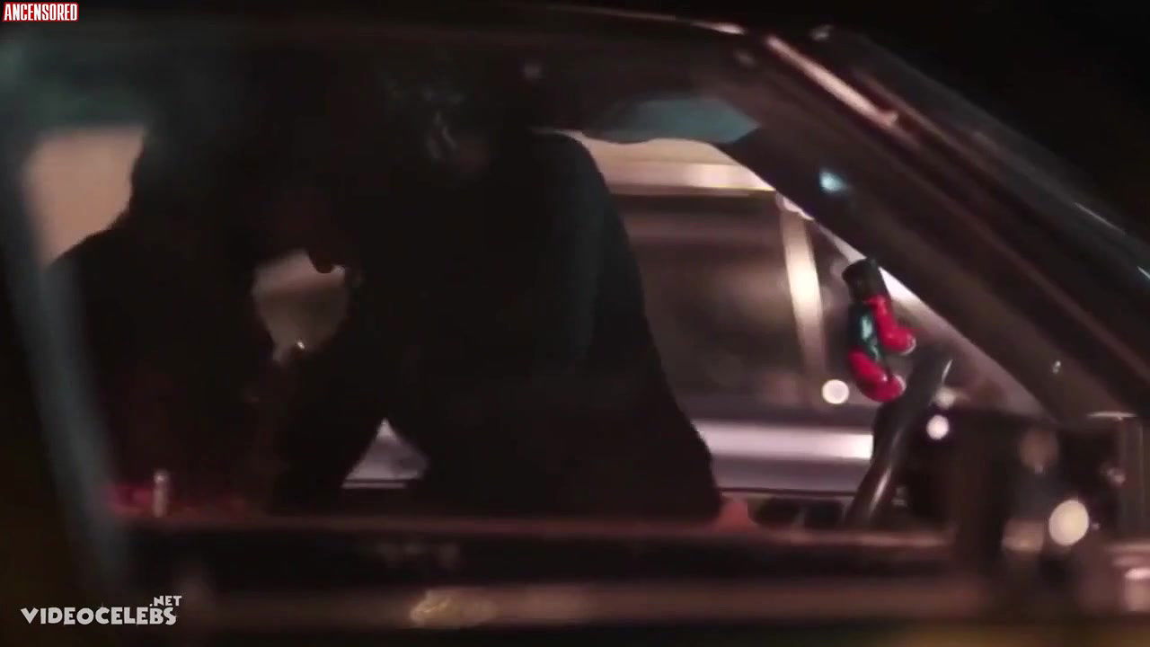 Emily Ratajkowski – cruise