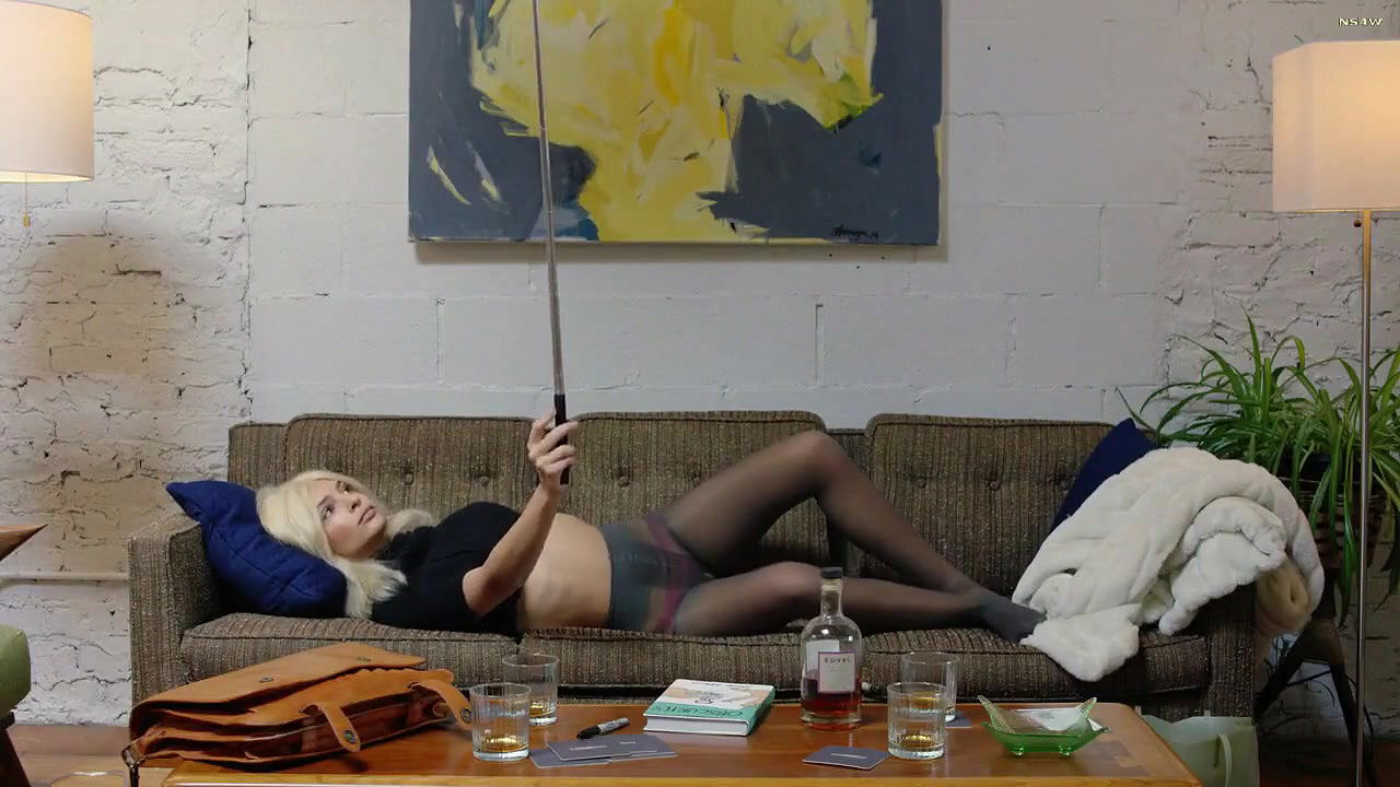 Emily Ratajkowski – easy