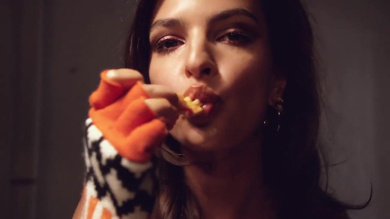 Emily Ratajkowski – love advent