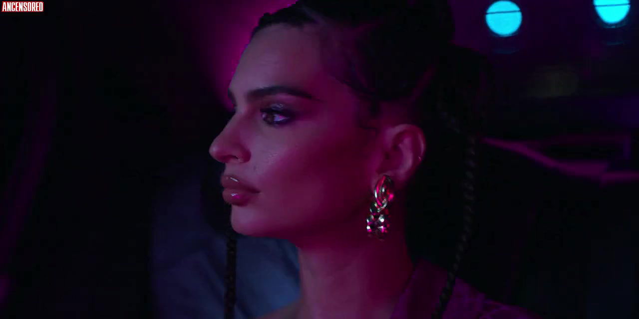 Emily Ratajkowski – savage x fenty show vol 3
