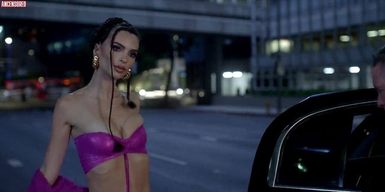 Emily Ratajkowski – savage x fenty show vol 3
