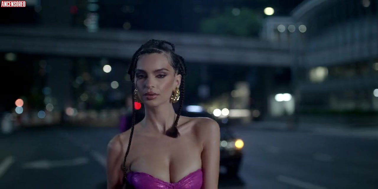 Emily Ratajkowski – savage x fenty show vol 3