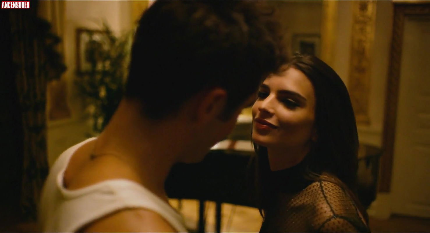 Emily Ratajkowski – we are your friends