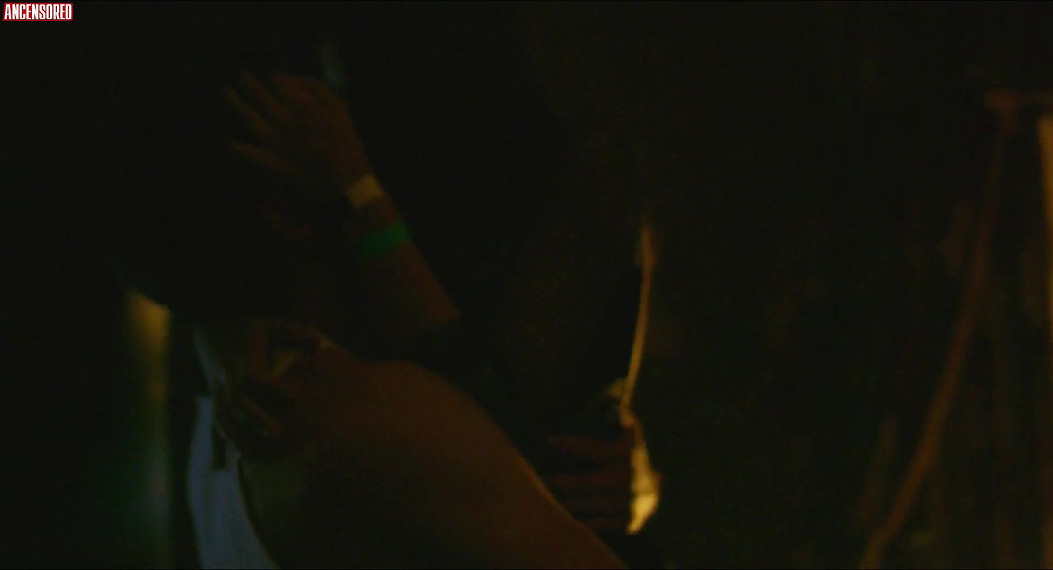 Emily Ratajkowski – we are your friends