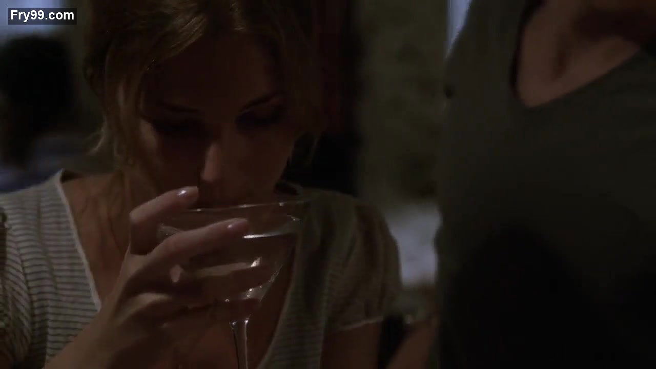 Emily VanCamp – the girl in the book