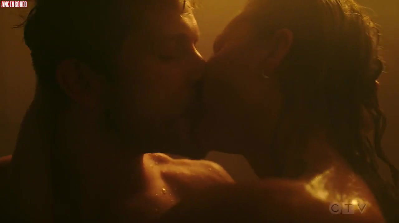 Emily VanCamp – the resident i