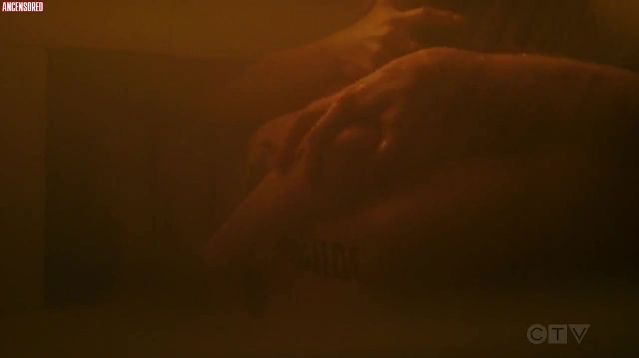 Emily VanCamp – the resident i