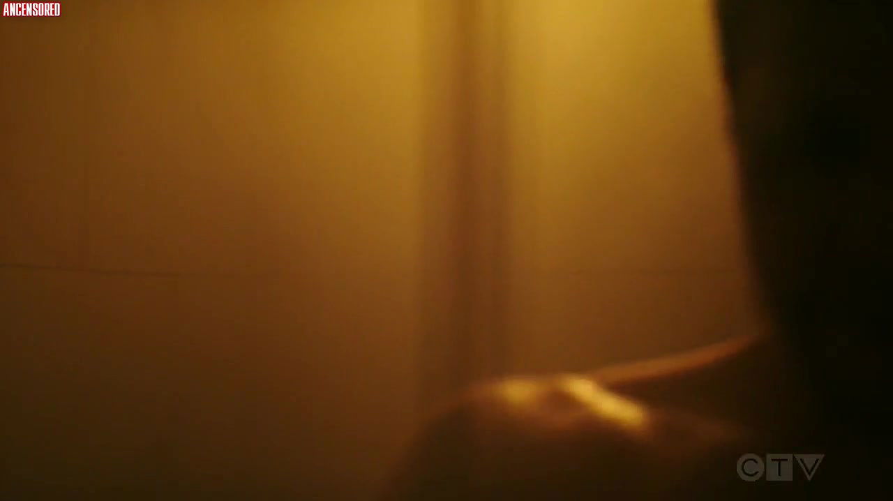 Emily VanCamp – the resident i