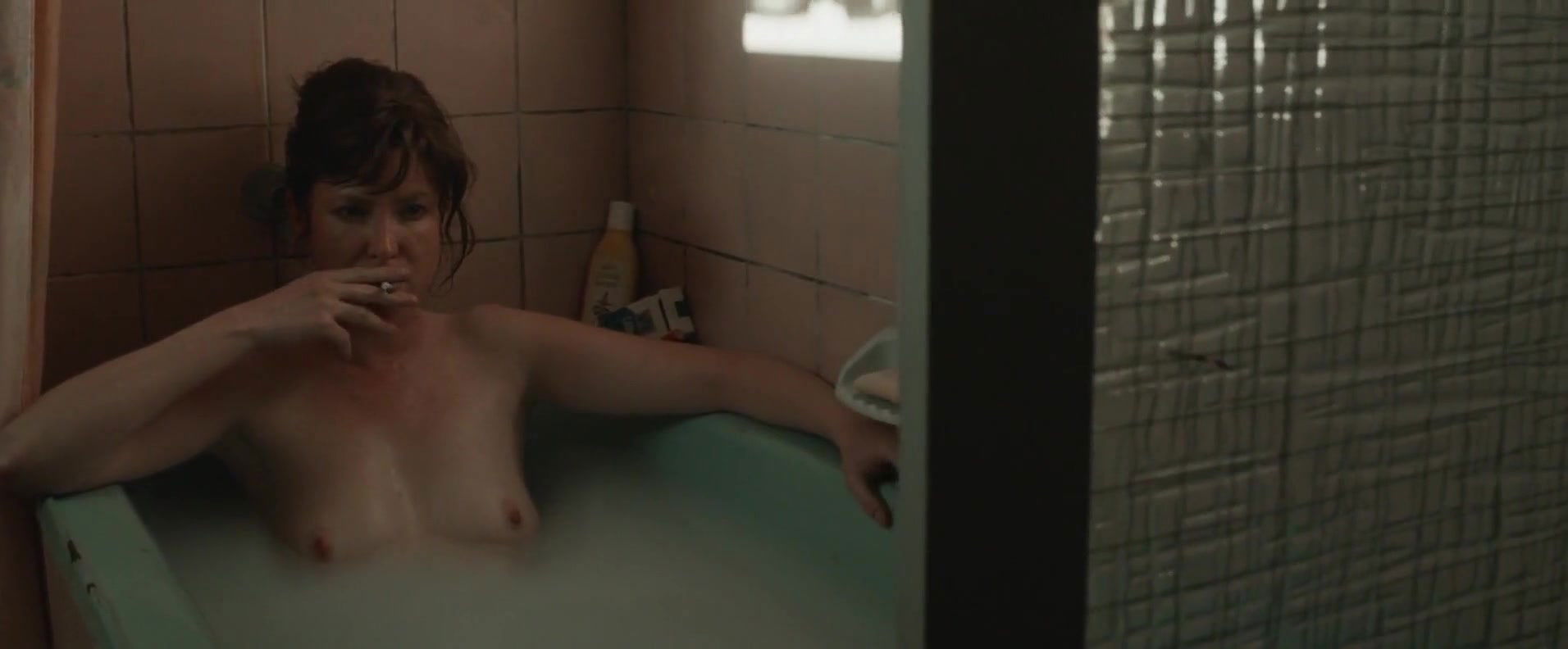 Emma Booth – hounds of love