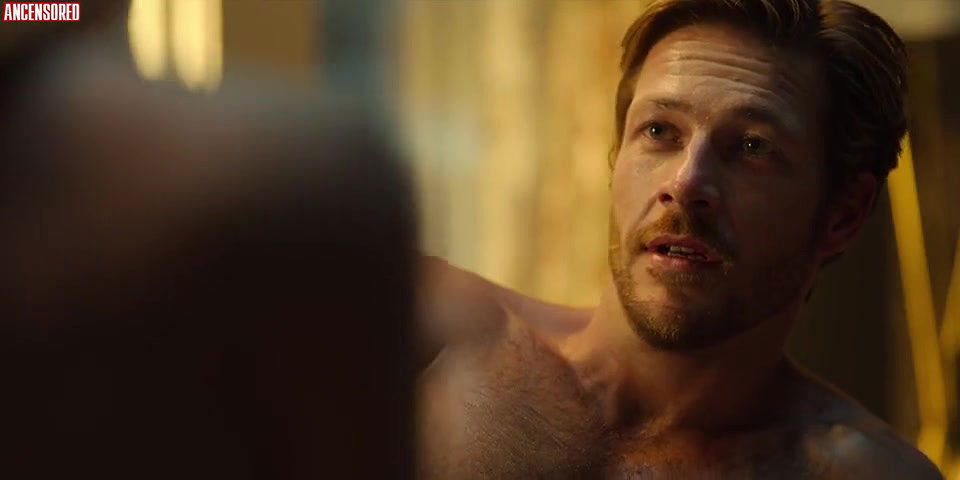 Emma Roberts – holidate