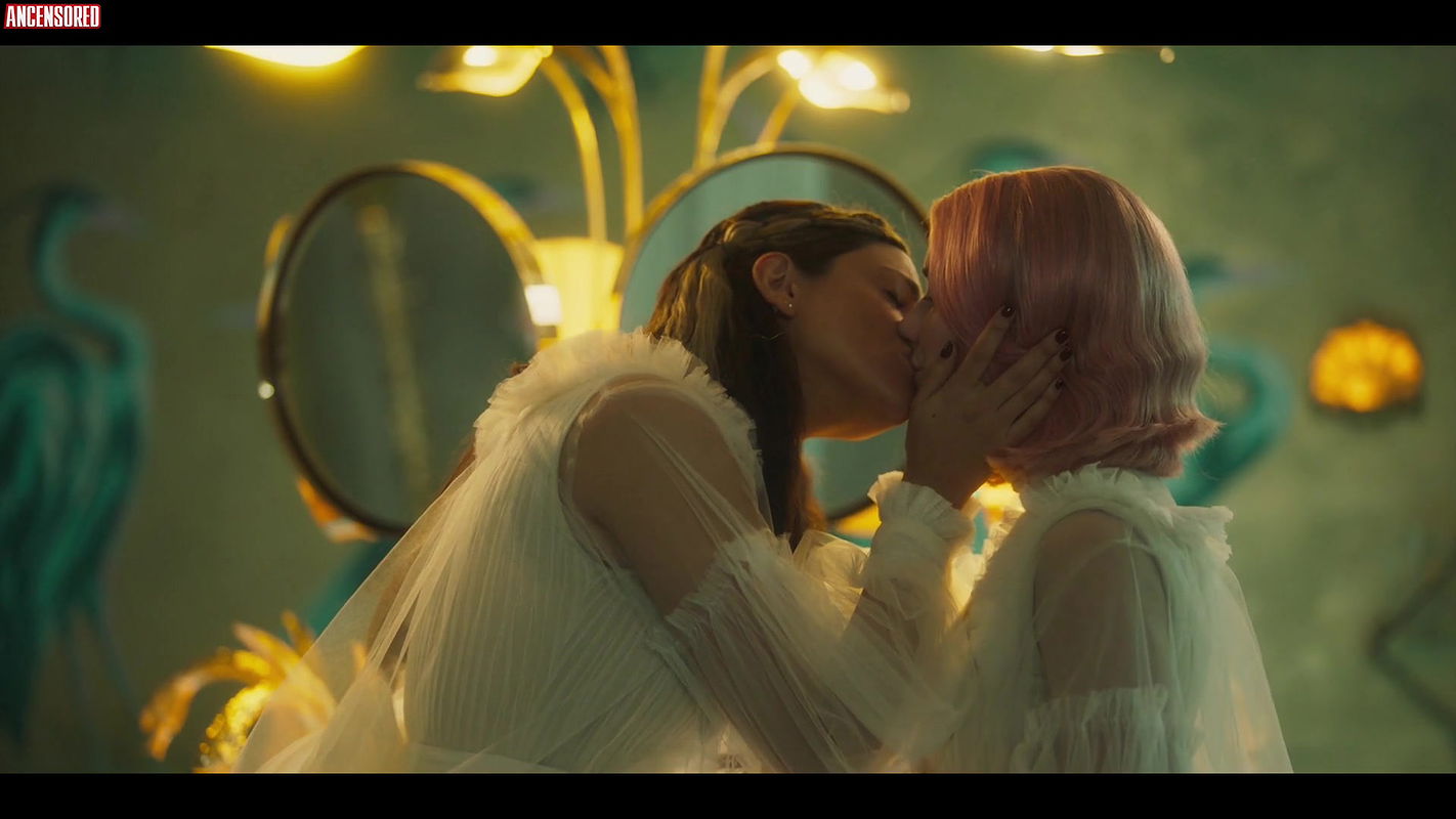 Emma Roberts – paradise hills