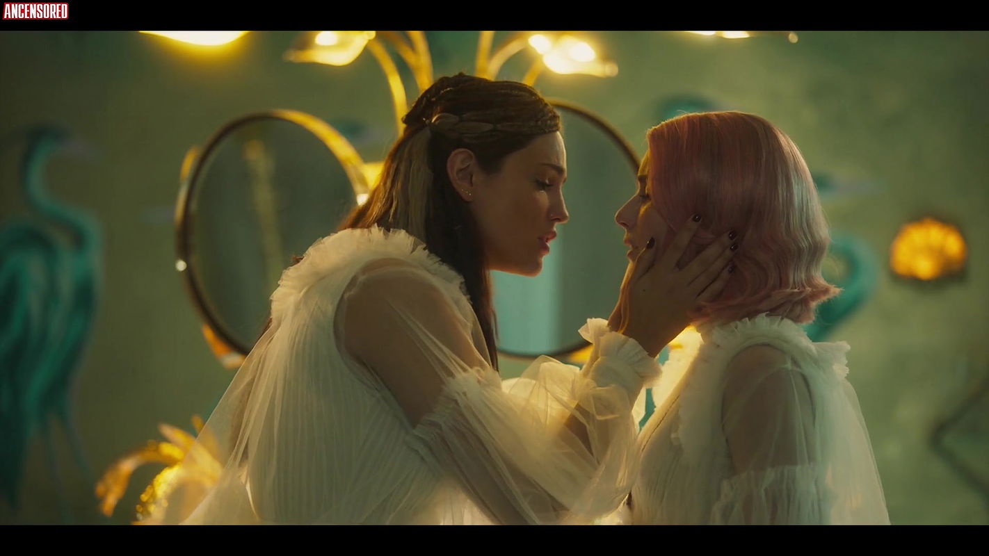 Emma Roberts – paradise hills