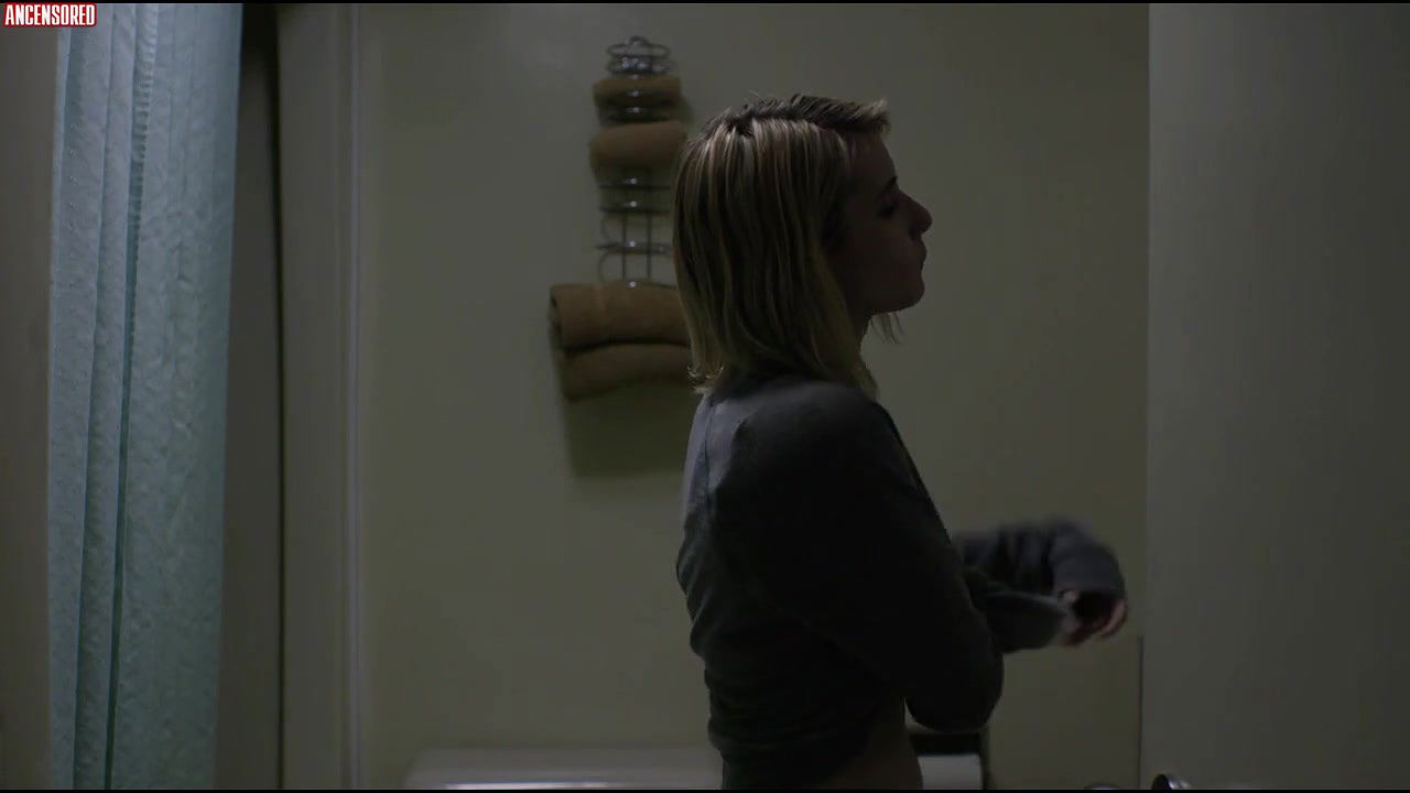 Emma Roberts – the black coats daughter