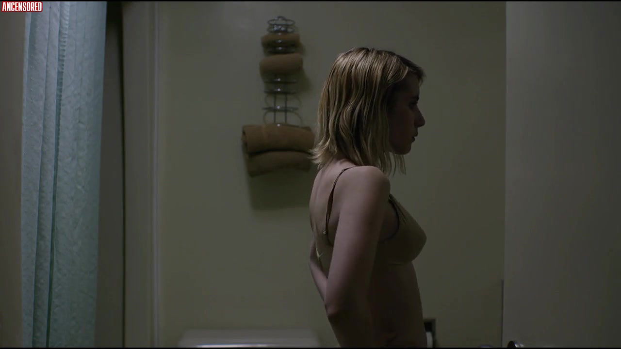 Emma Roberts – the black coats daughter