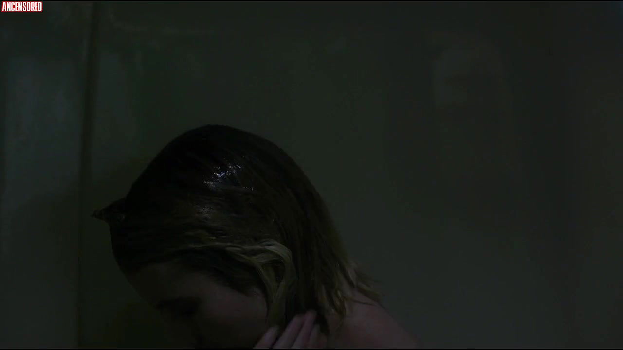 Emma Roberts – the black coats daughter