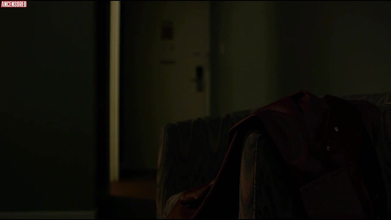 Emma Roberts – the black coats daughter