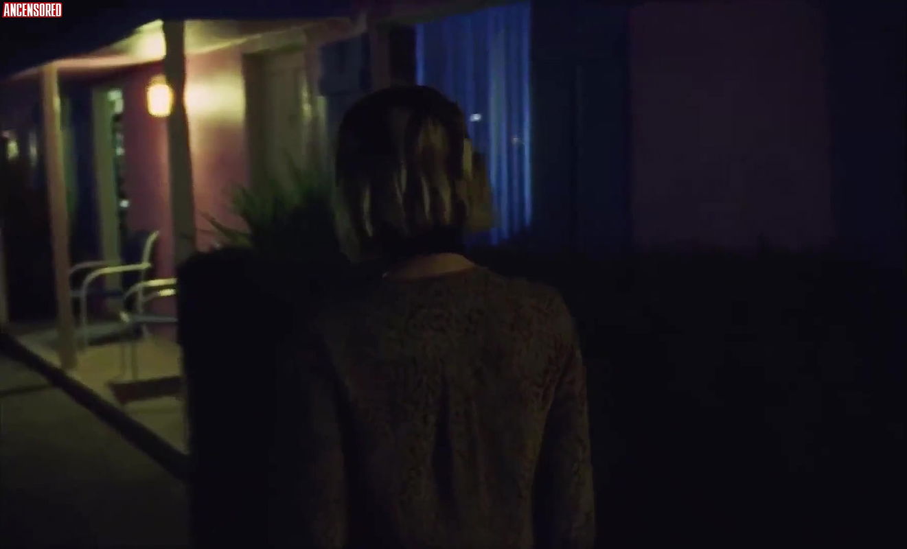 Emma Roberts – time of day