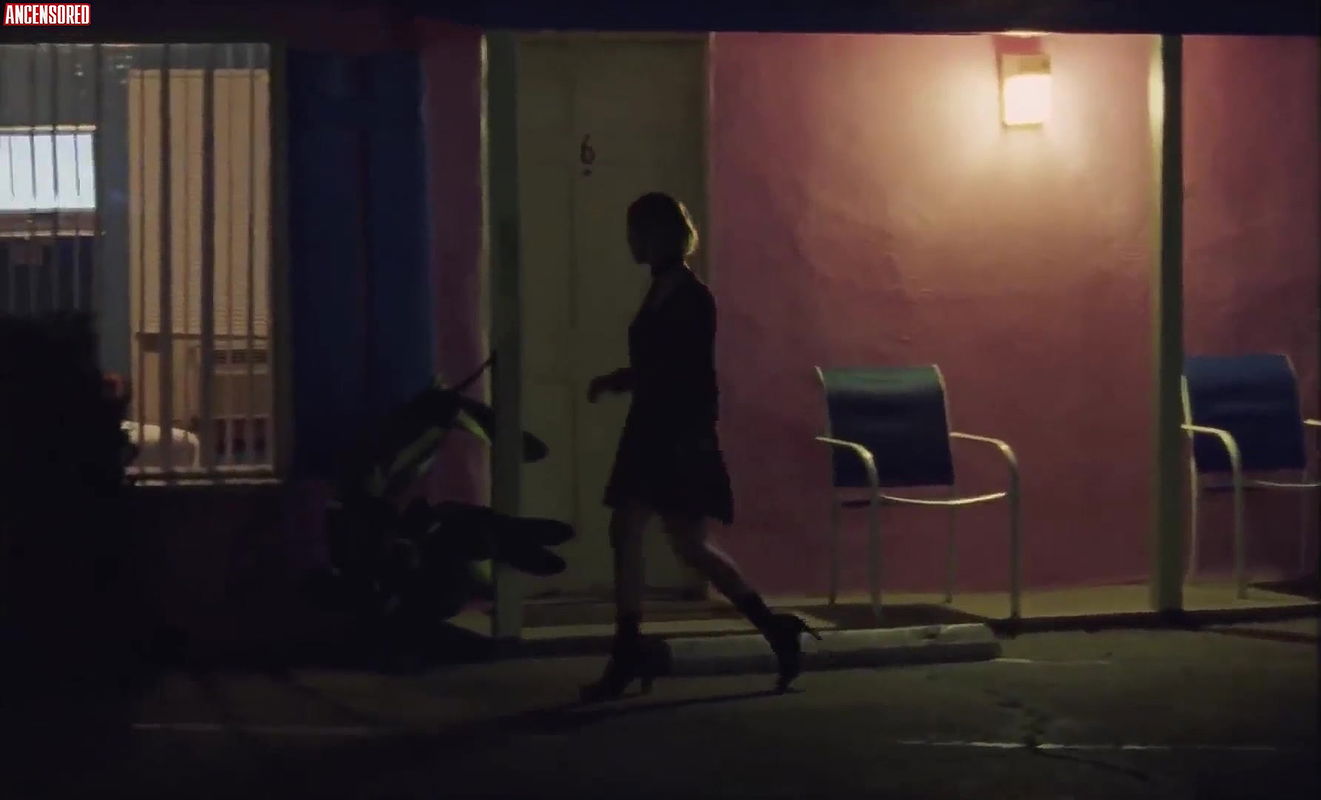 Emma Roberts – time of day