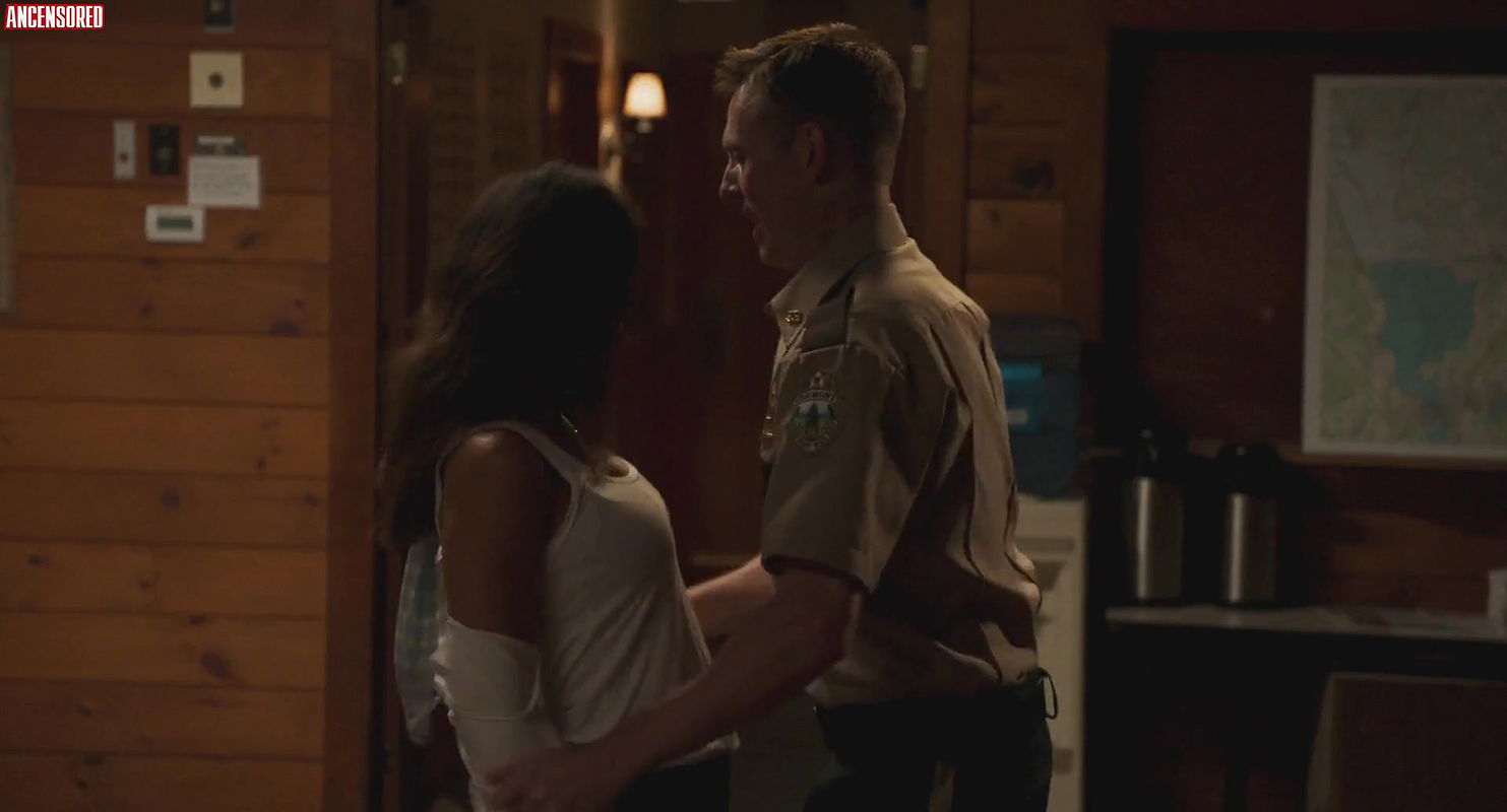 Emmanuelle Chriqui – super troopers 2