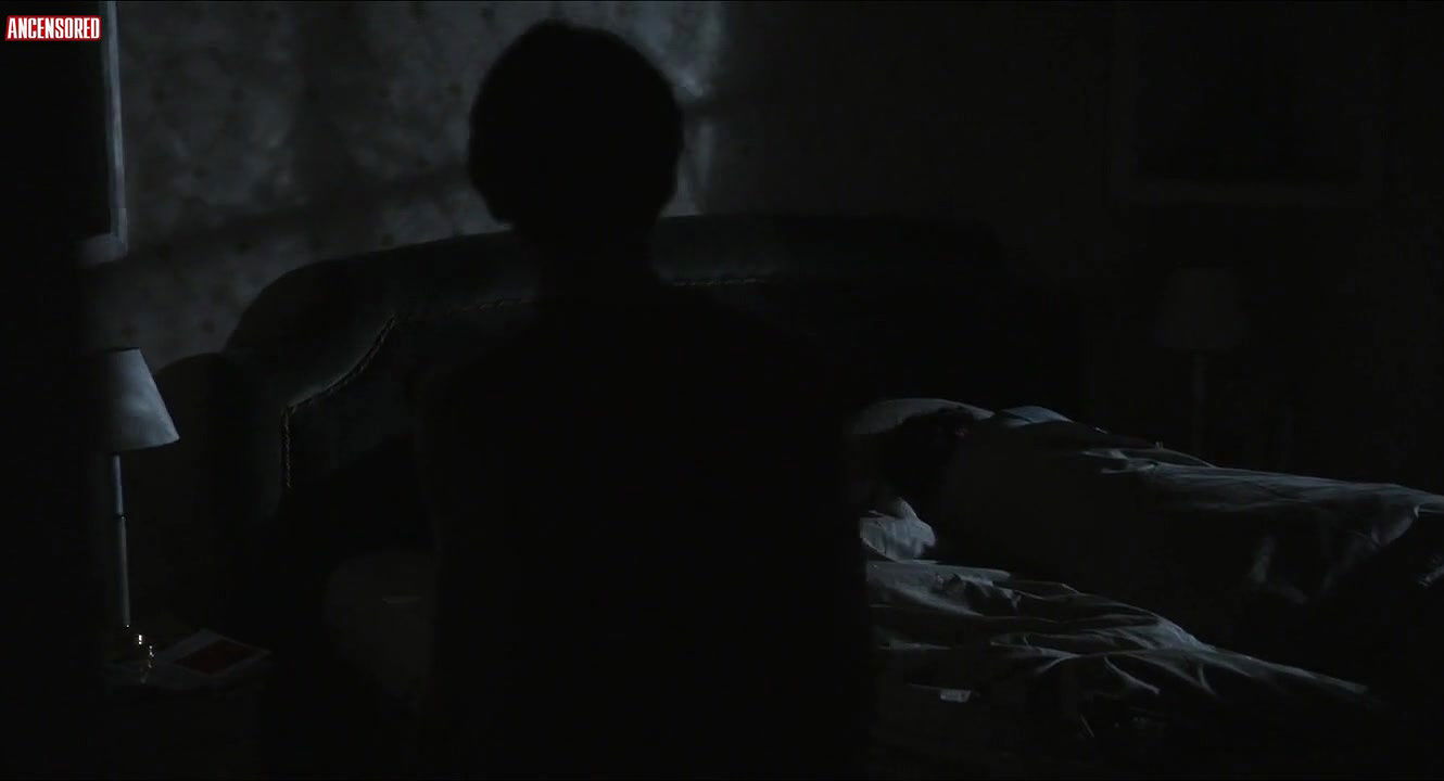 Emmanuelle Seigner – Dans la maison