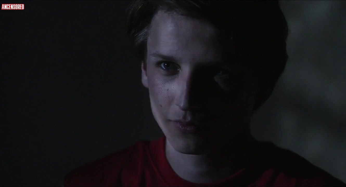 Emmanuelle Seigner – Dans la maison