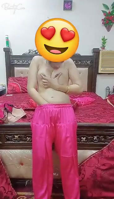 Super horny paki salwar girl masturbating and moaning loud