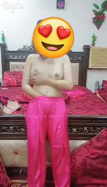 Super horny paki salwar girl masturbating and moaning loud