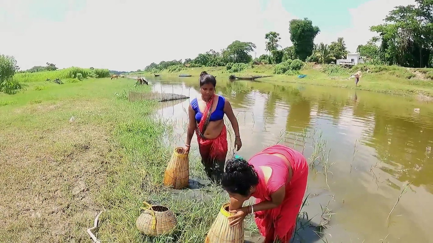 Village Womens Amazing Fishing