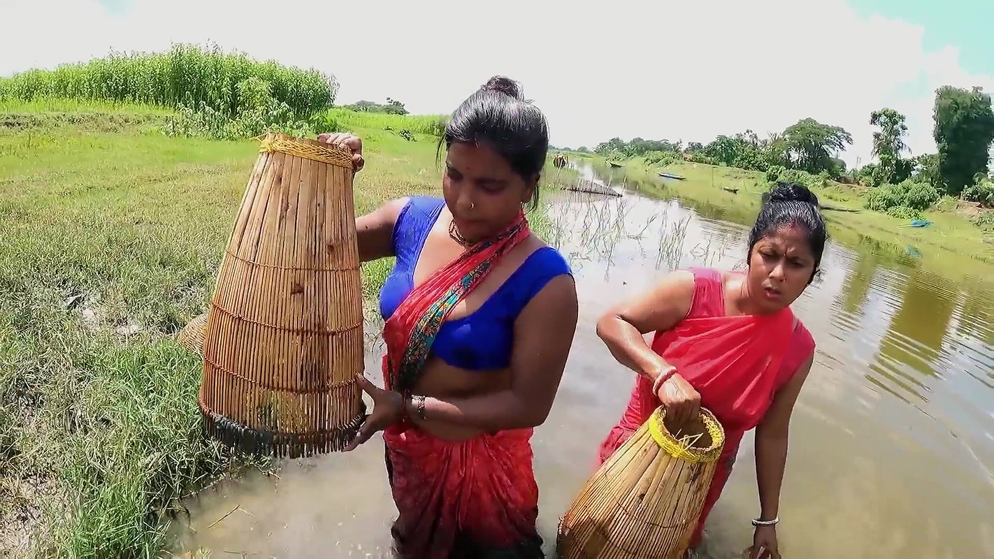 Village Womens Amazing Fishing