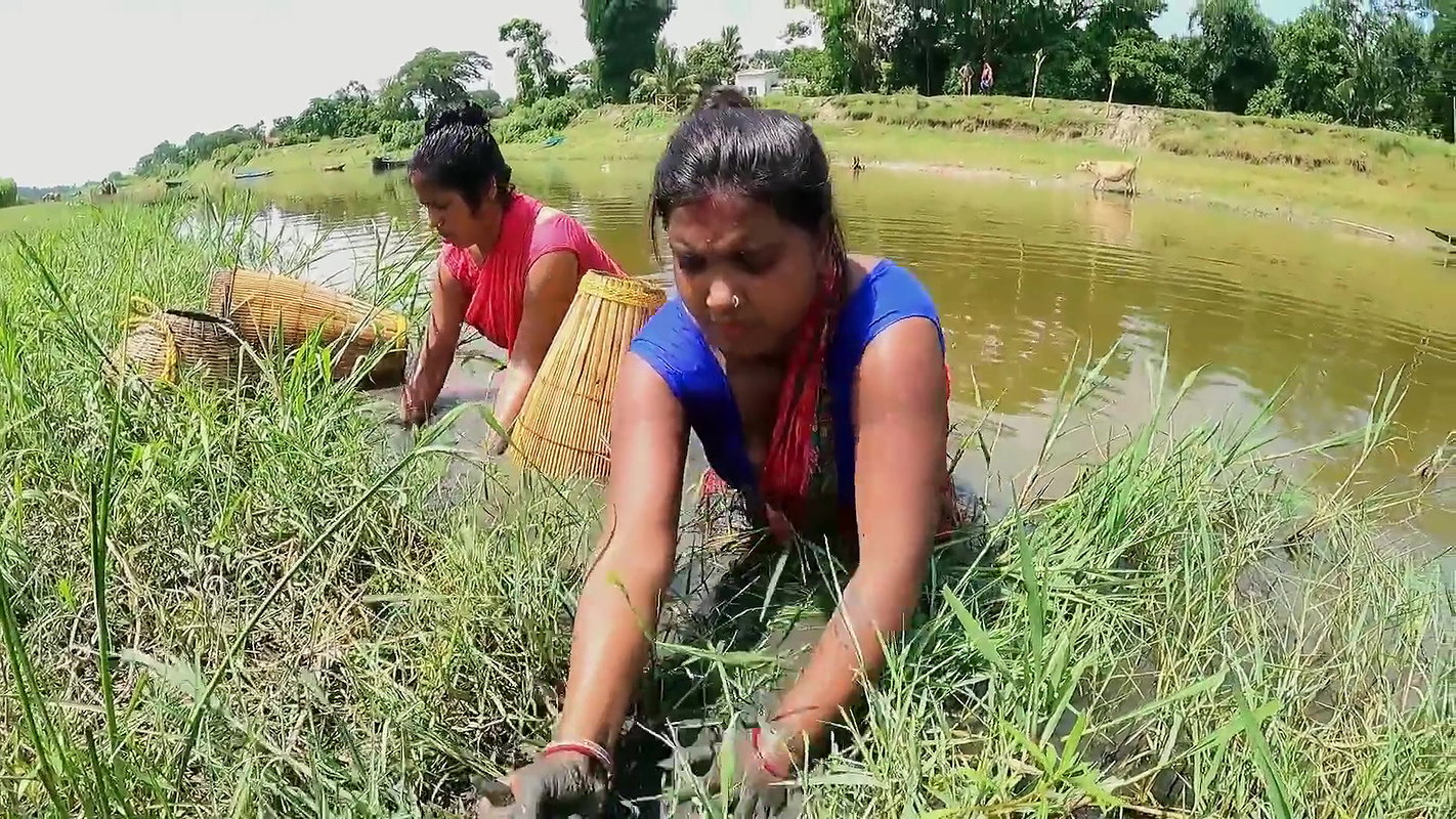 Village Womens Amazing Fishing