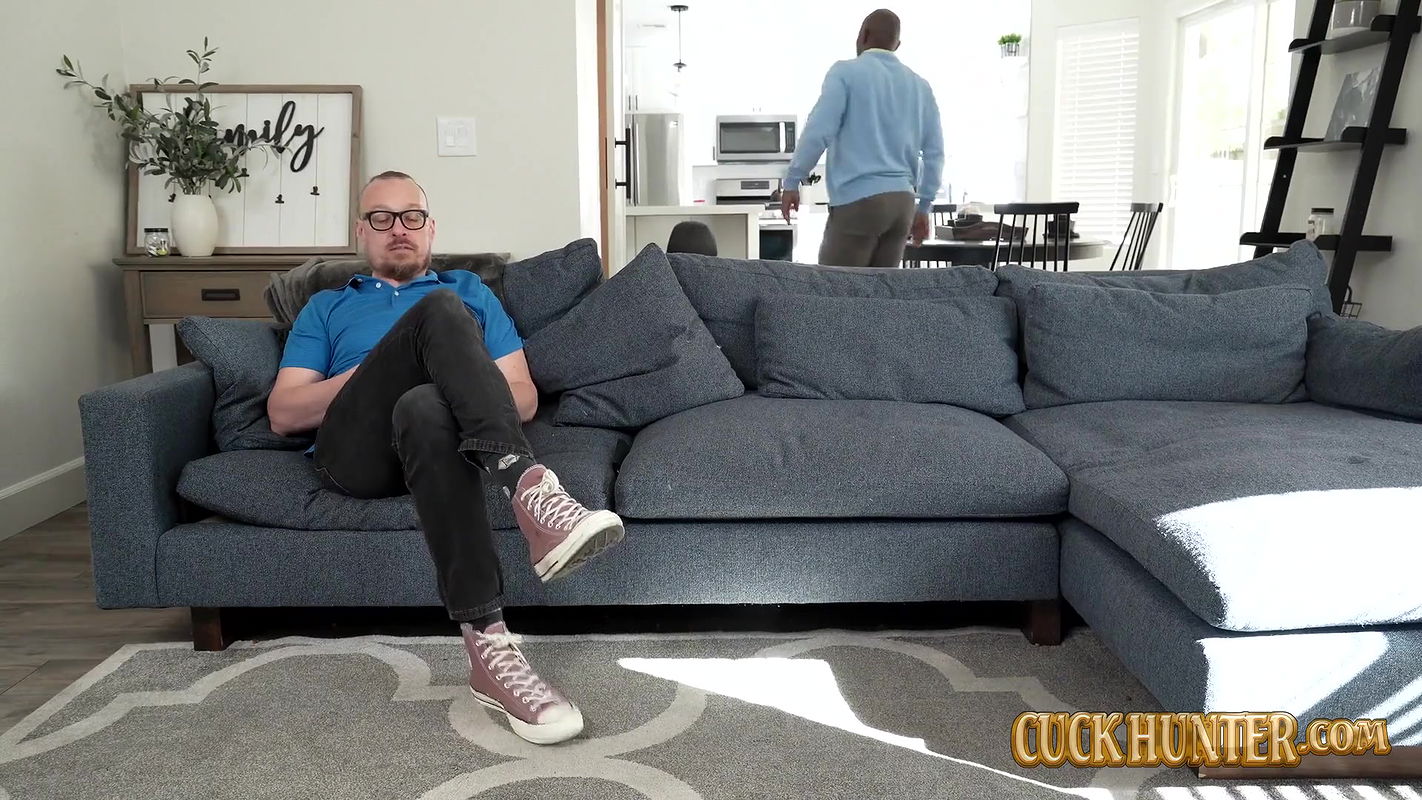 Horny wife Daisie Belle wants big dick creampie cuckold