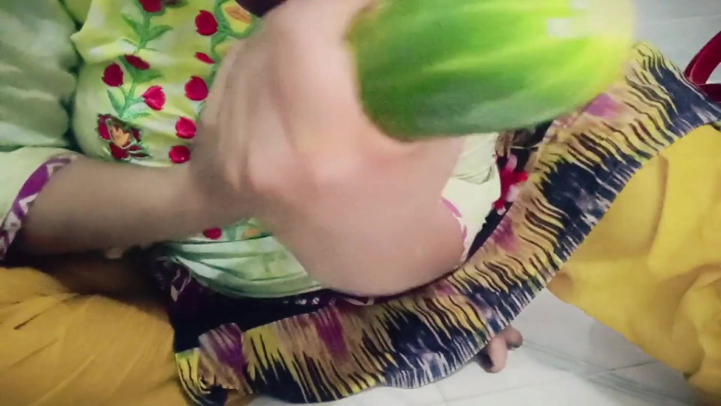 Bengali Housewife Hardcore Pussy Fingering with Cucumber.